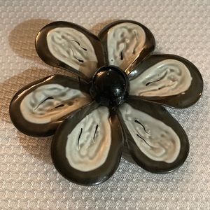 Vintage Flower Power Black & White Daisy Brooch.